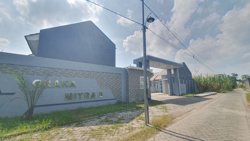 foto gerbang perumahan PERUMAHAN GRAHA MITRA 8