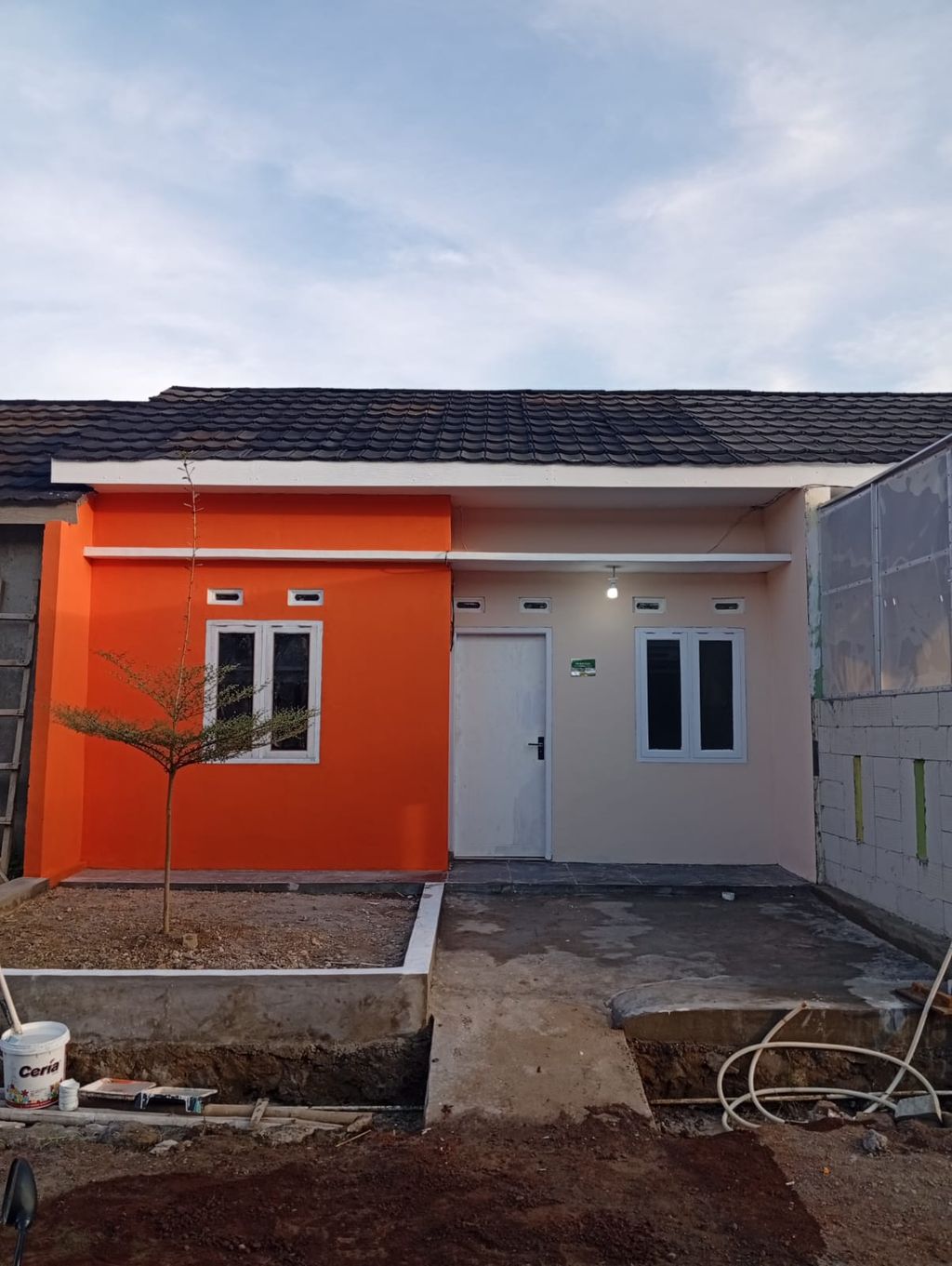 foto tampak rumah tipe E2 NO 2 perumahan GRAND GANDU RESIDENCE