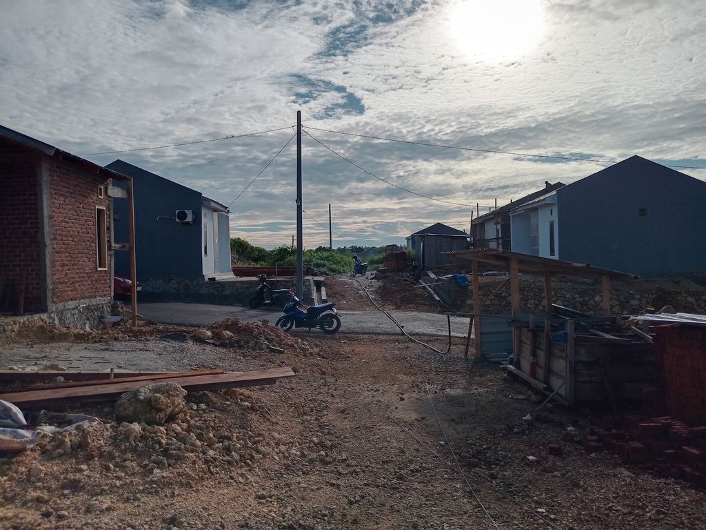 foto posisi tengah perumahan GRAHA PESONA HILLS
