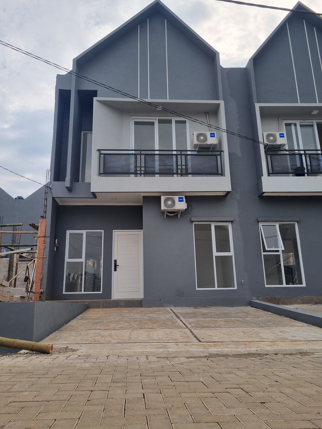 foto tampak rumah tipe T.70/100 perumahan CINERE RESIDENCE