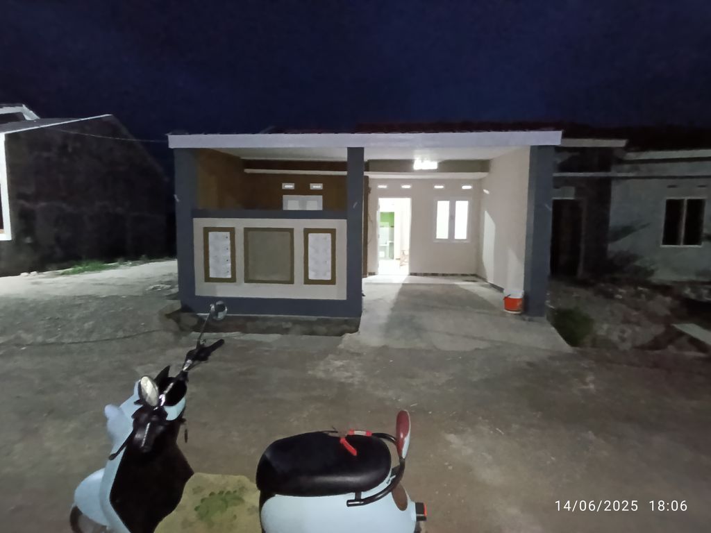 foto tampak rumah tipe F1 NO 10 perumahan GRAND GANDU RESIDENCE
