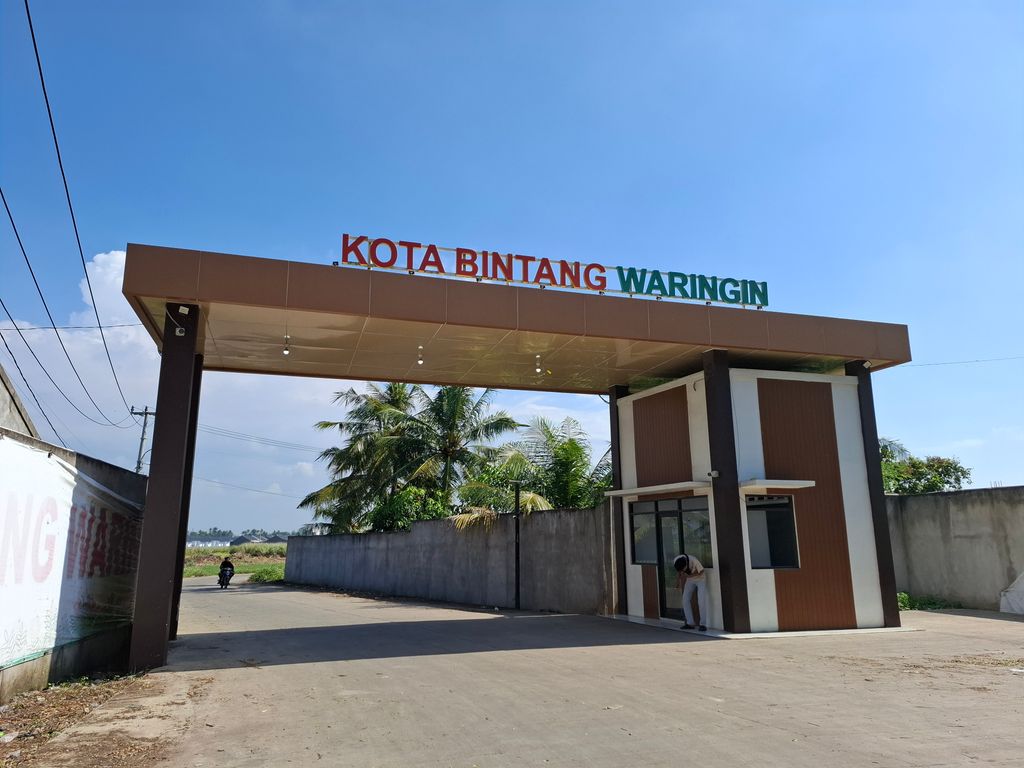 foto gerbang perumahan Kota Bintang Waringin tahap 2