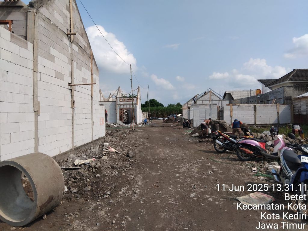foto posisi tengah perumahan GRIYA PAKUNDEN KOTA 2