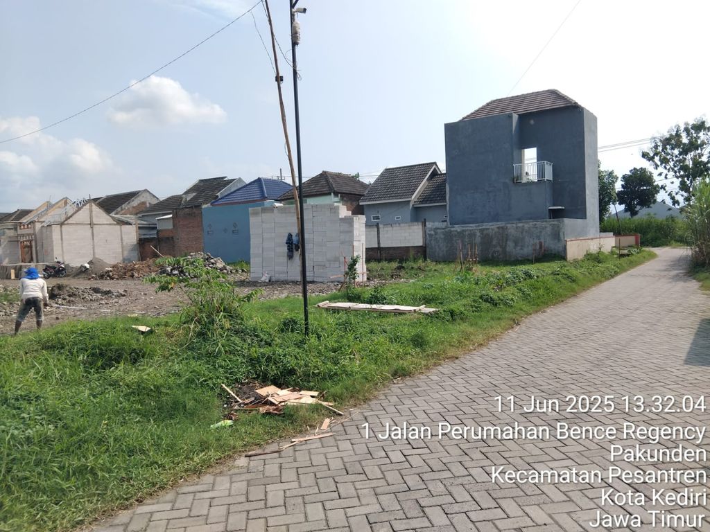 foto gerbang perumahan GRIYA PAKUNDEN KOTA 2