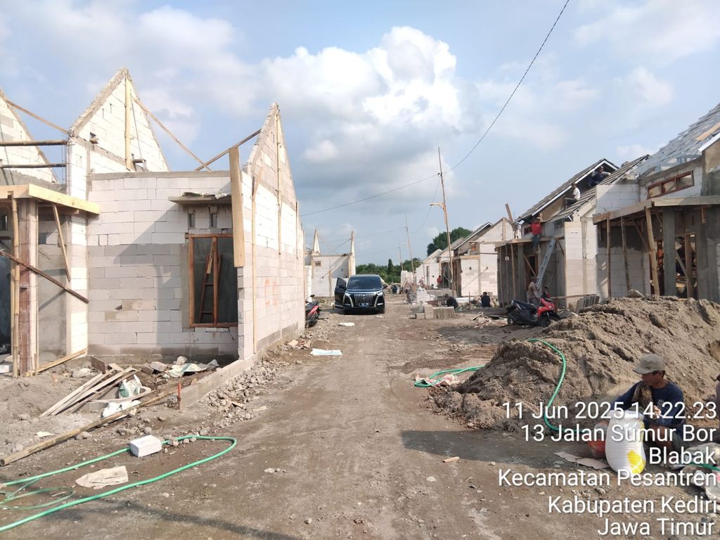 foto posisi tengah perumahan GRIYA BLABAK KOTA