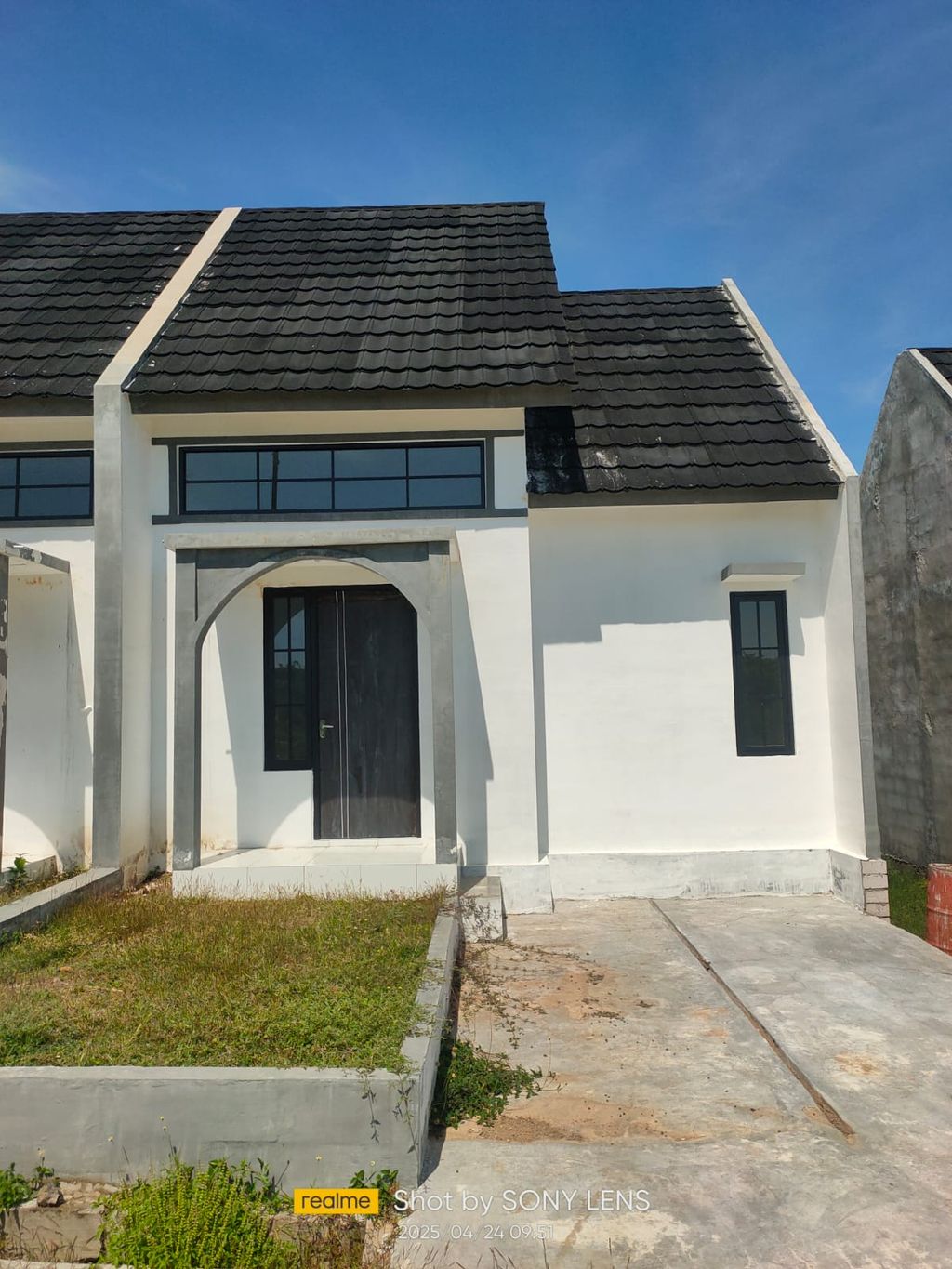 foto tampak rumah tipe 36/105 perumahan Villa Bukit Persada