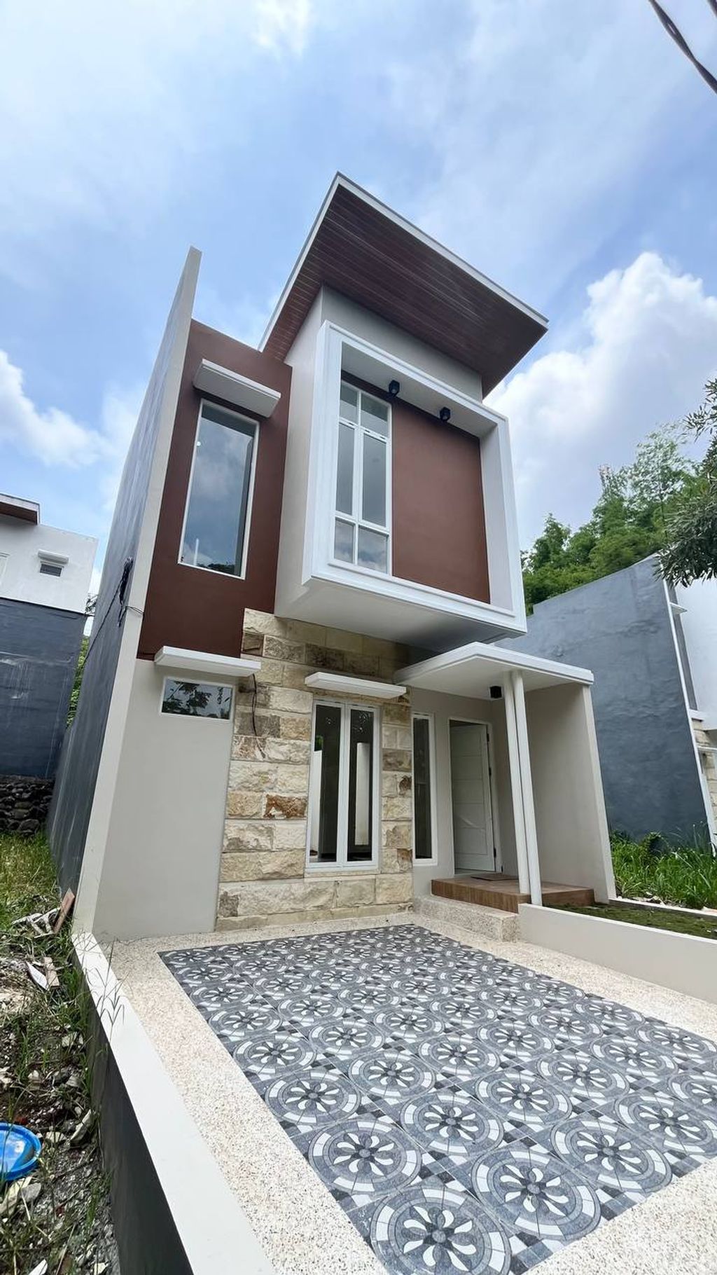foto tampak rumah tipe 2 Lantai N15 perumahan Villa Dieng Residence Blok N