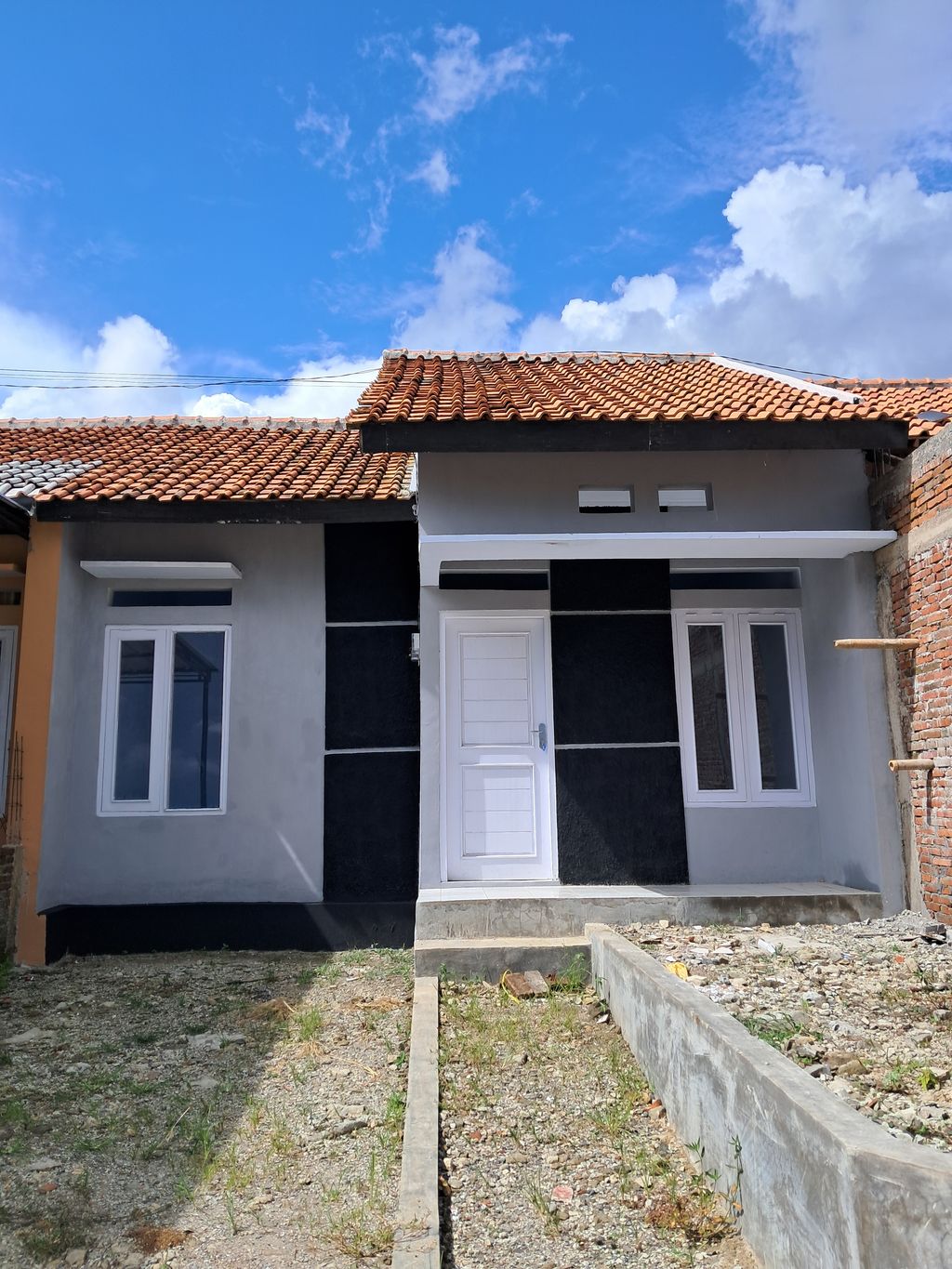 foto tampak rumah tipe 36/92 perumahan Kabumian Hill