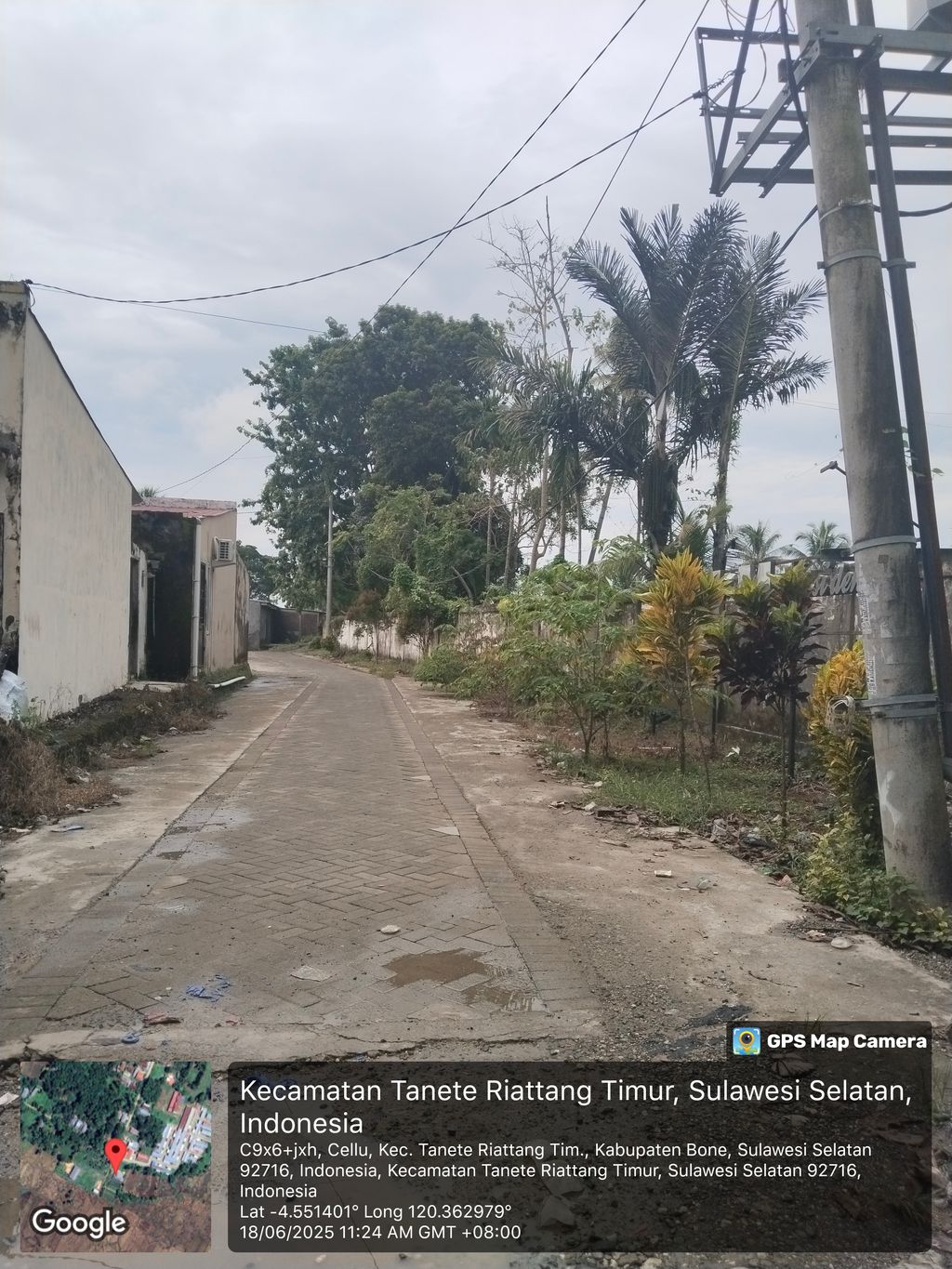 foto gerbang perumahan VALM RESIDENCE SALEWANGENG