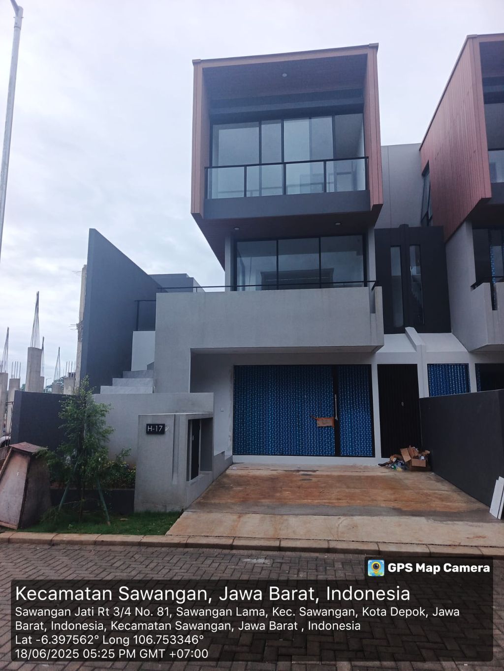 foto tampak rumah tipe Lake Vista H-017 - TUDOR perumahan Shila At Sawangan