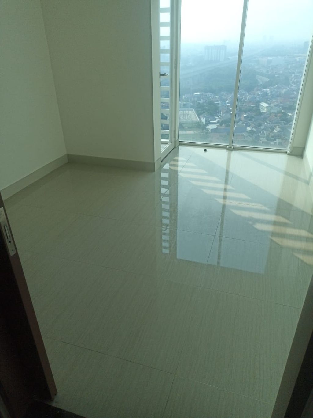 foto tampak rumah tipe BARCLAY NORTH 1 BR K perumahan GRAND KAMALA LAGOON TOWER EMERALD & BARCLAY