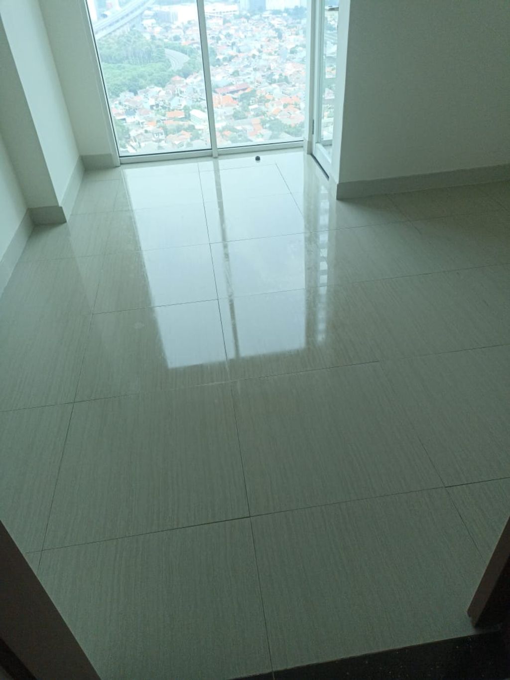 foto tampak rumah tipe BARCLAY NORTH 1 BR I perumahan GRAND KAMALA LAGOON TOWER EMERALD & BARCLAY