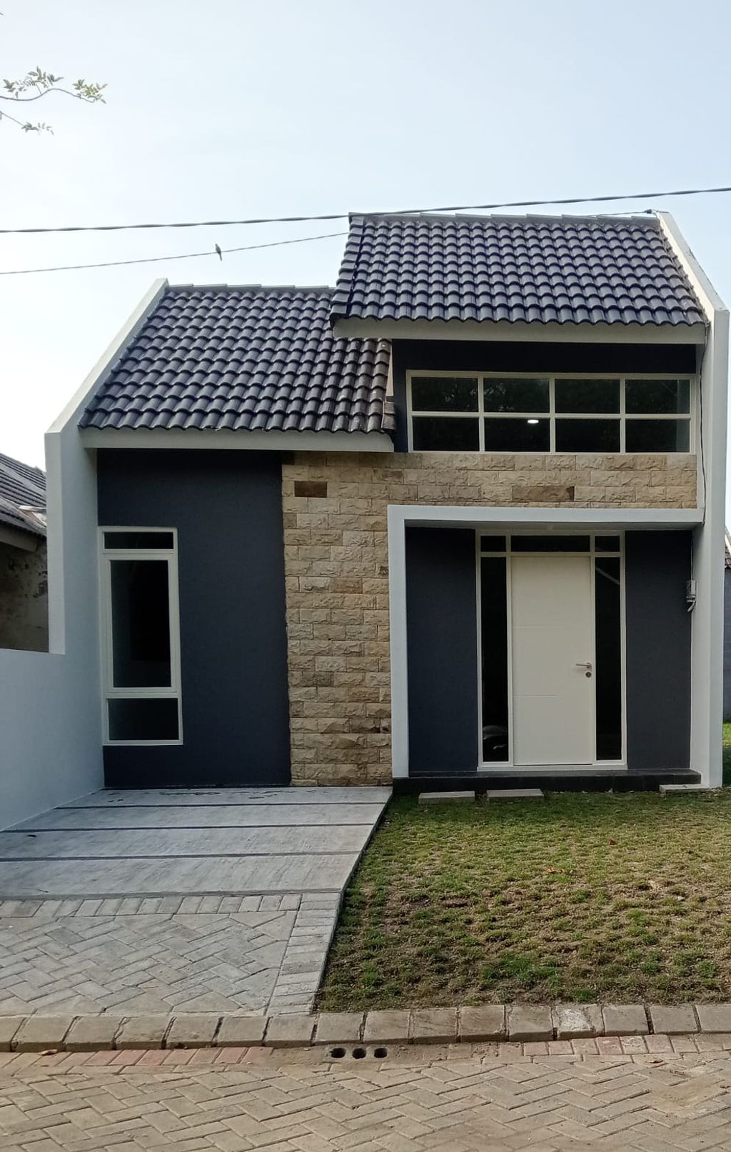 foto tampak rumah tipe 30/80 perumahan Bukit Mentari Brayu