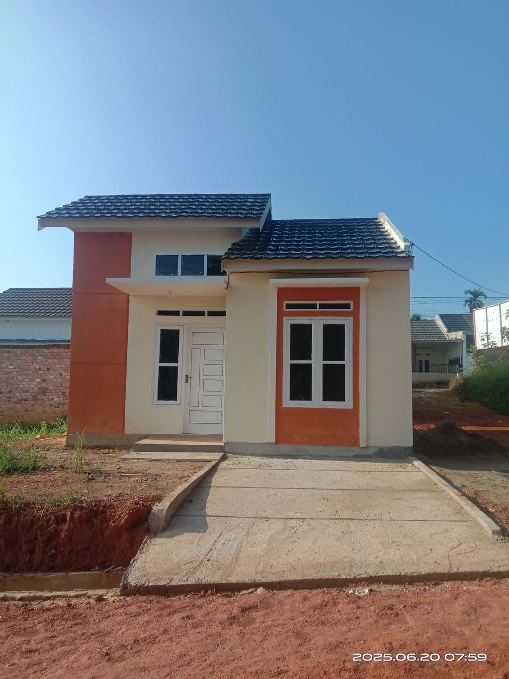 foto contoh rumah perumahan AMERTA KENALI REGENCY