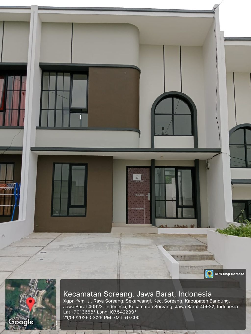 foto tampak rumah tipe 36 Mezanin Modern (400) perumahan Cluster Beverly