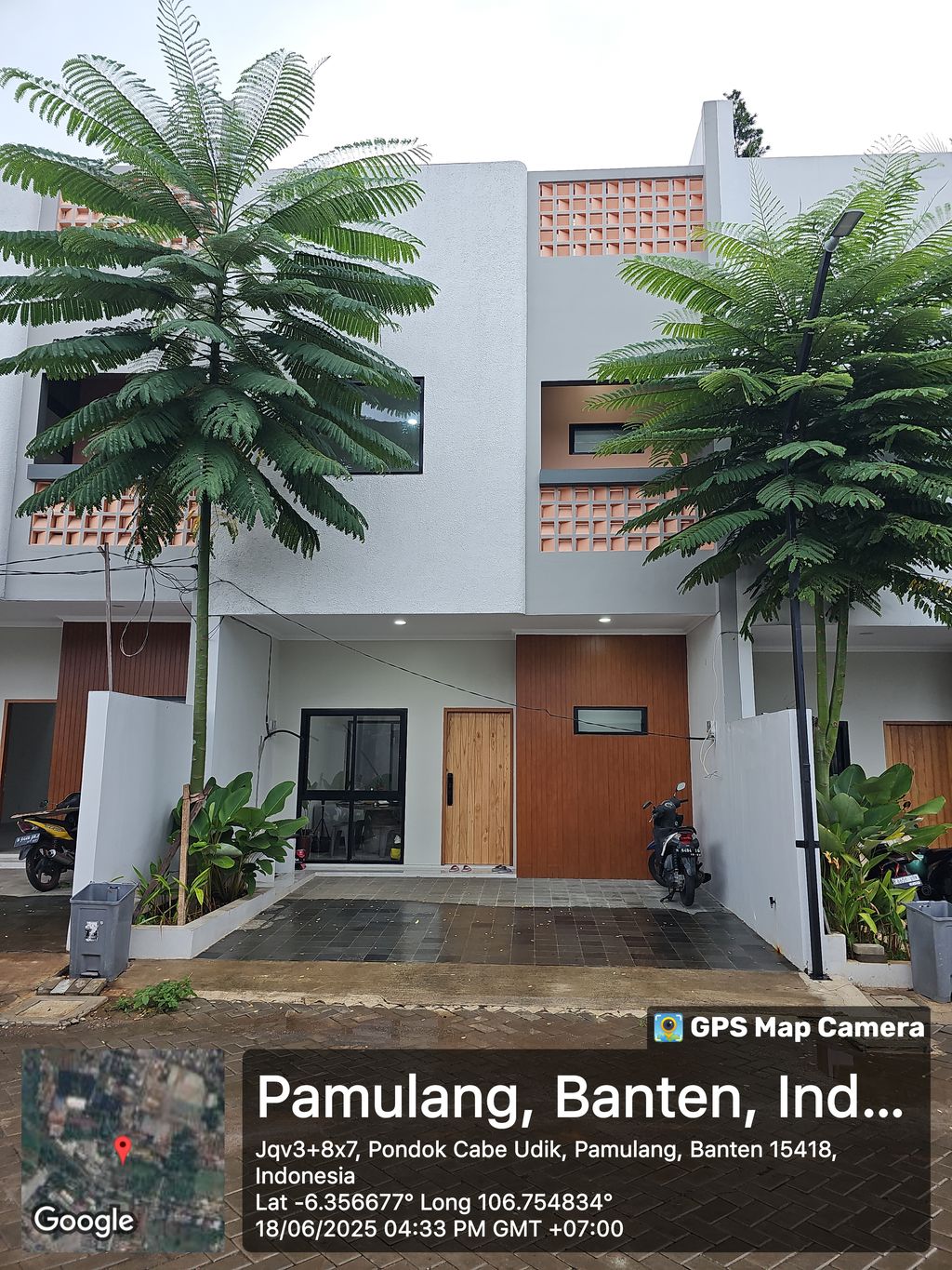 foto tampak rumah tipe 3 Lantai perumahan Samaya Pondok Cabe