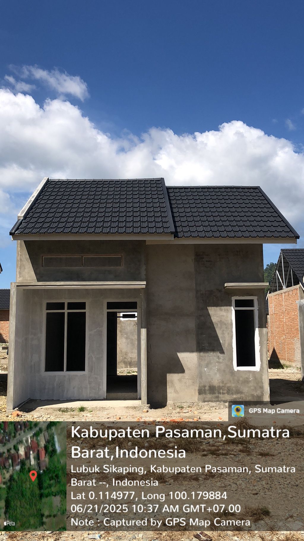 foto contoh rumah perumahan Senopati Village