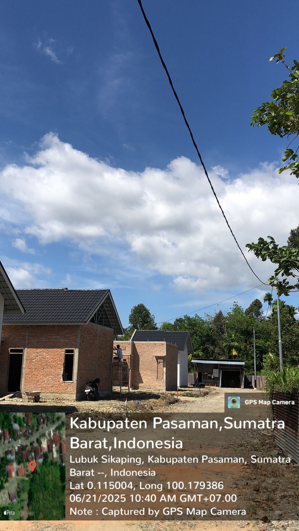 foto gerbang perumahan Senopati Village