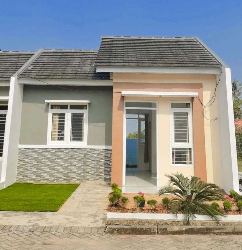 foto tampak rumah tipe KRISAN 30/60 perumahan Kota Bintang Waringin tahap 2