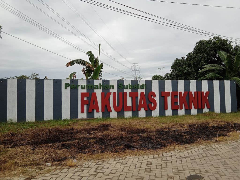 foto gerbang perumahan PERUMAHAN SUBSIDI FAKULTAS TEKNIK CLUSTER PENTAGON C