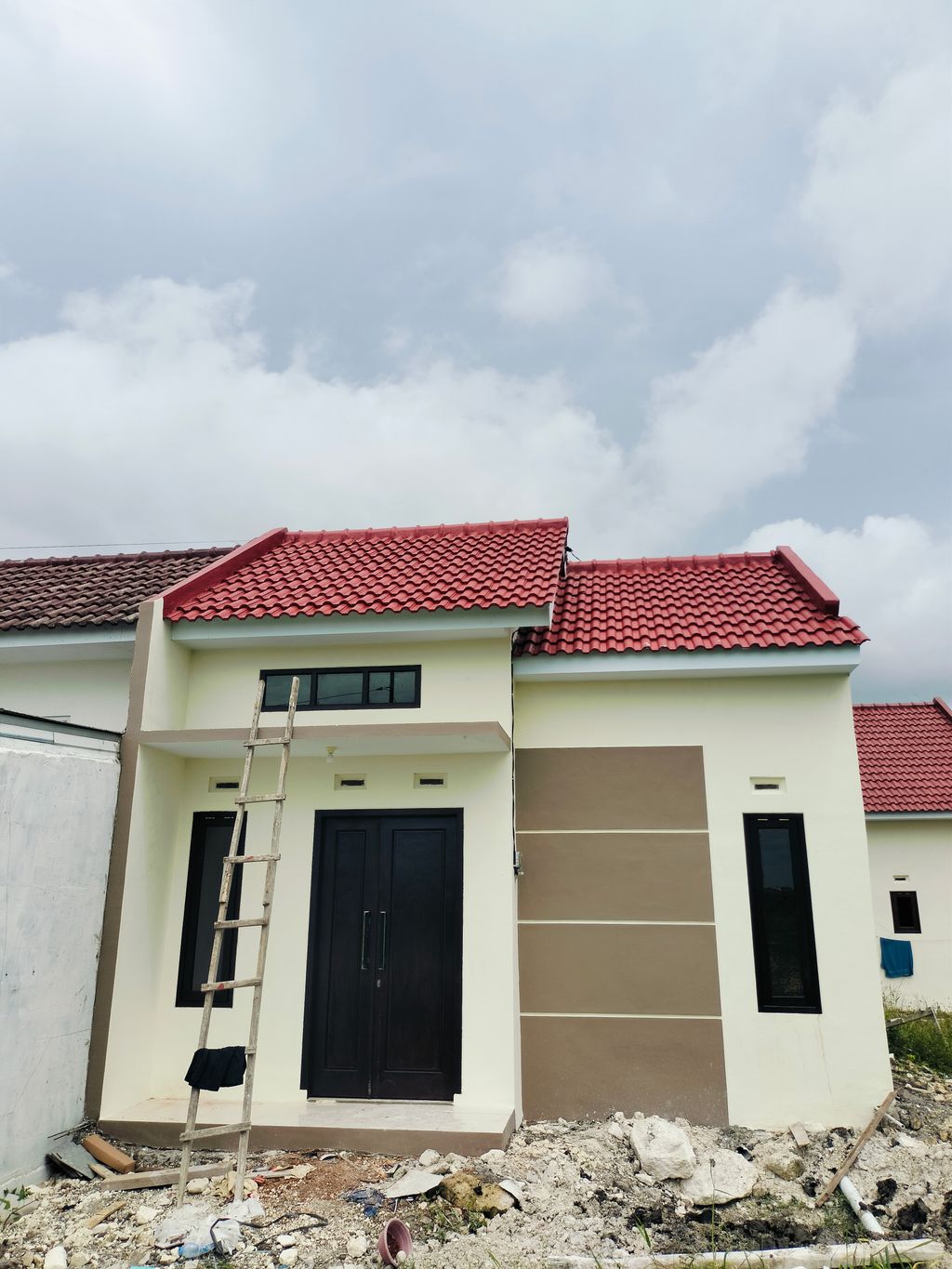 foto tampak rumah tipe 36 perumahan PERUM. Pondok halim 2 TAHAP 2
