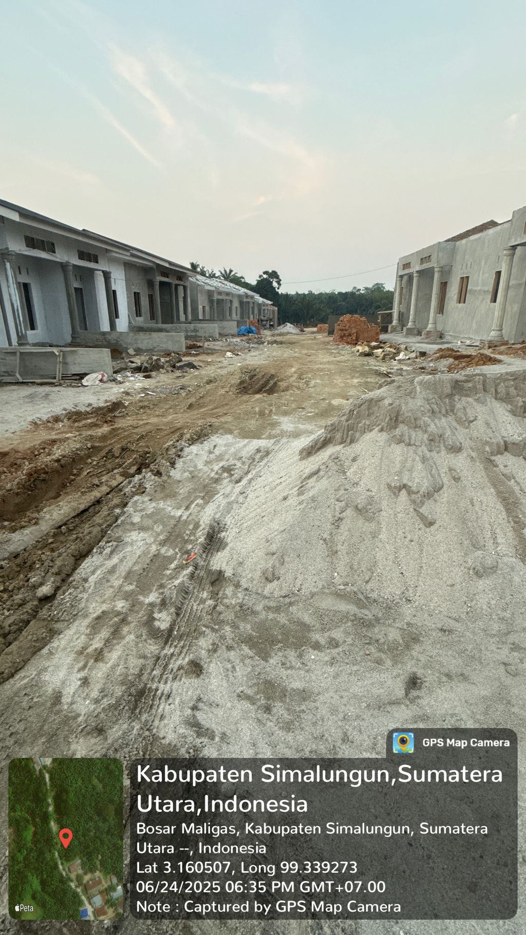 foto gerbang perumahan Peruamahan Sumber Jaya Indah Perdagangan