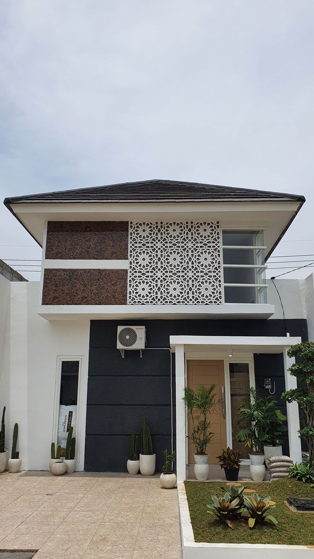 foto tampak rumah tipe THE TRUST STANDART 1 perumahan Griya Oso