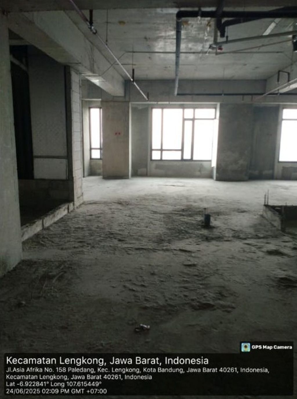 foto tampak rumah tipe 9T perumahan HQUARTERS BUSINESS RESIDENCE