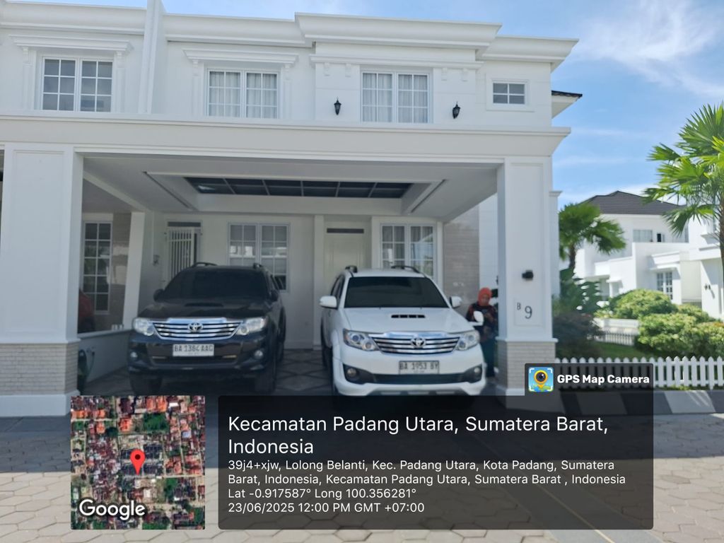 foto tampak rumah tipe 183/165 perumahan Mega Asri