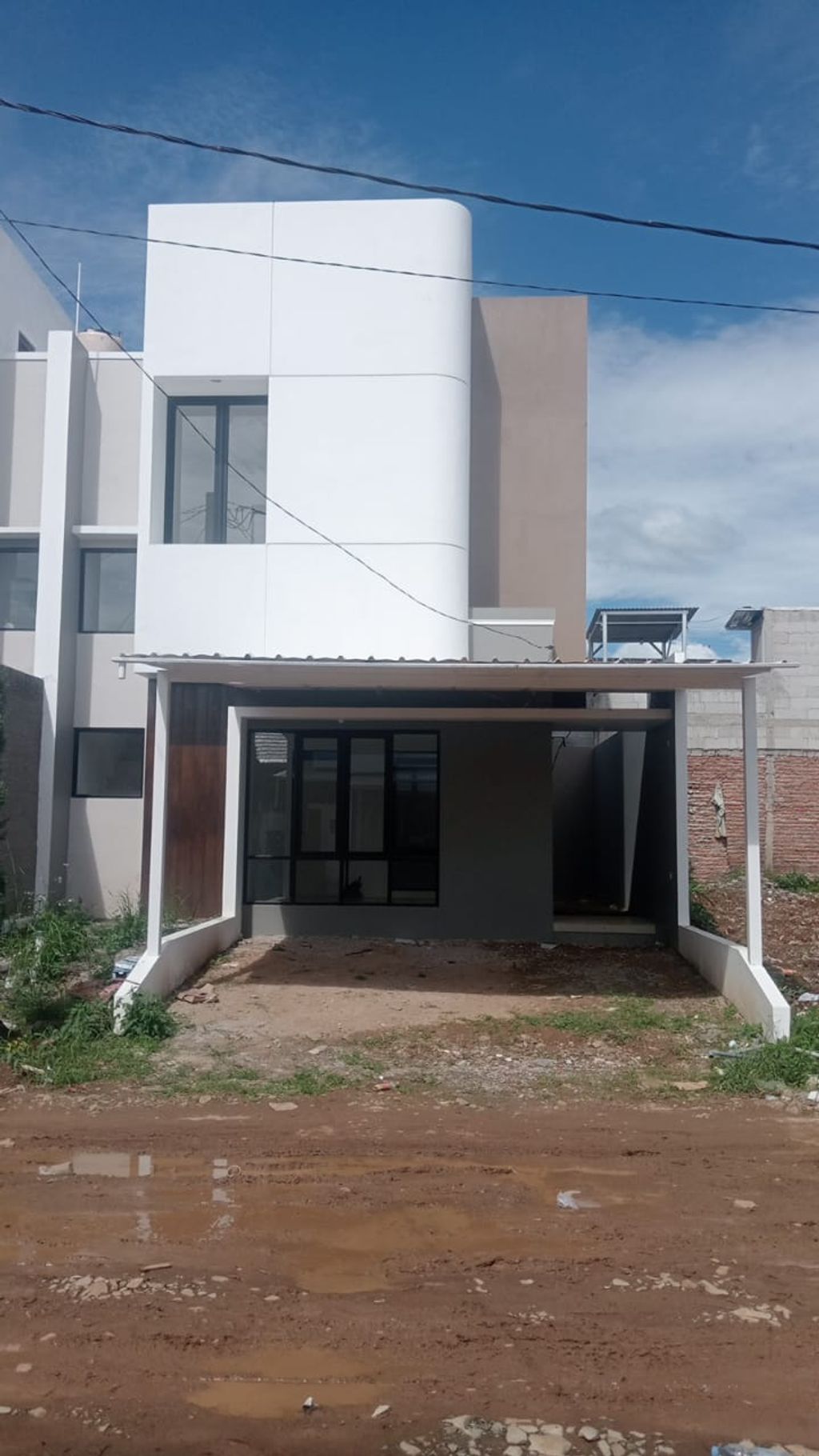 foto tampak rumah tipe 70/90 perumahan Halimun Foresta Tahap 2