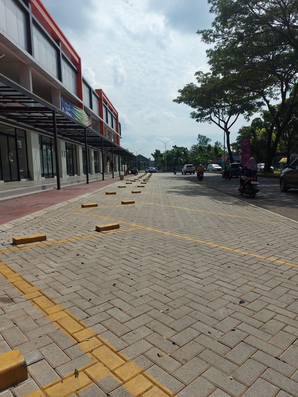 foto posisi tengah perumahan RUKO VAZZA AVENUE 1 EXT