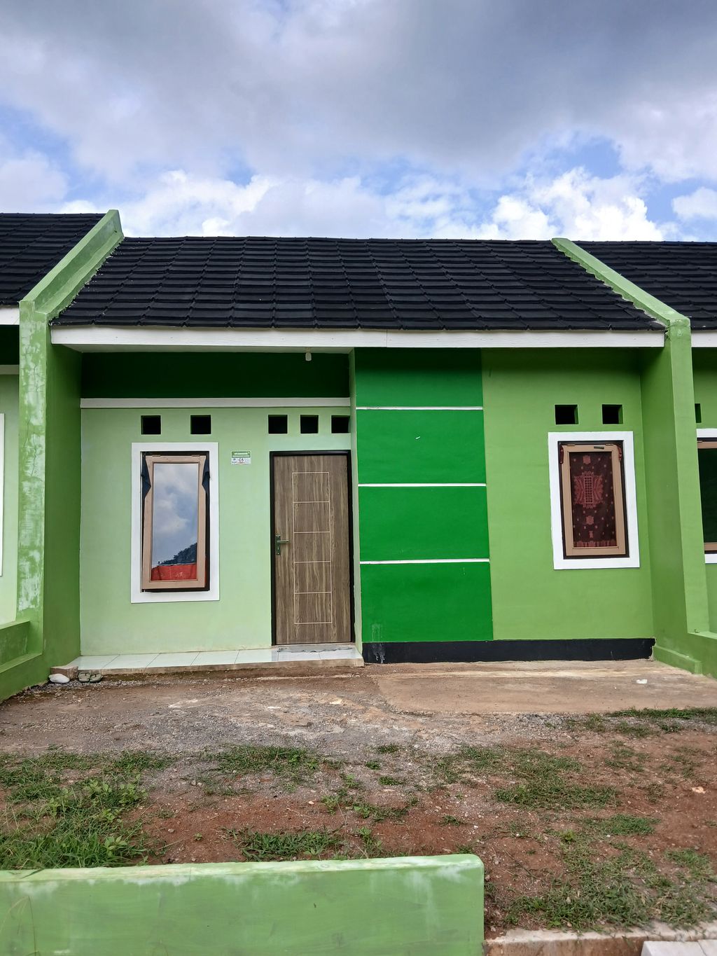 foto tampak rumah tipe 30/66 perumahan Griya Ayu Residence Geneng