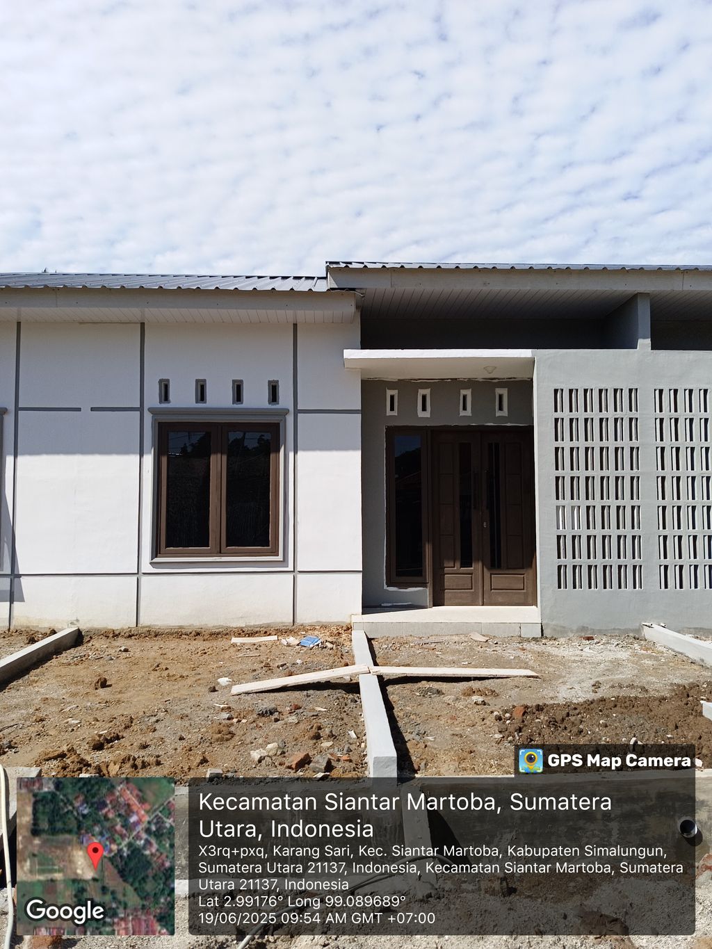 foto contoh rumah perumahan MODERN LUXURY SUMBERJAYA