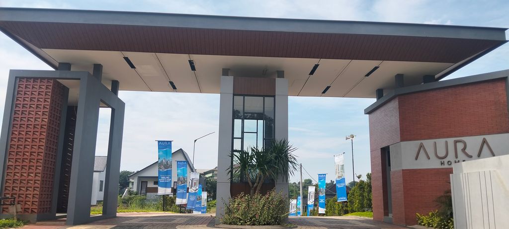 foto gerbang perumahan AURA HOME