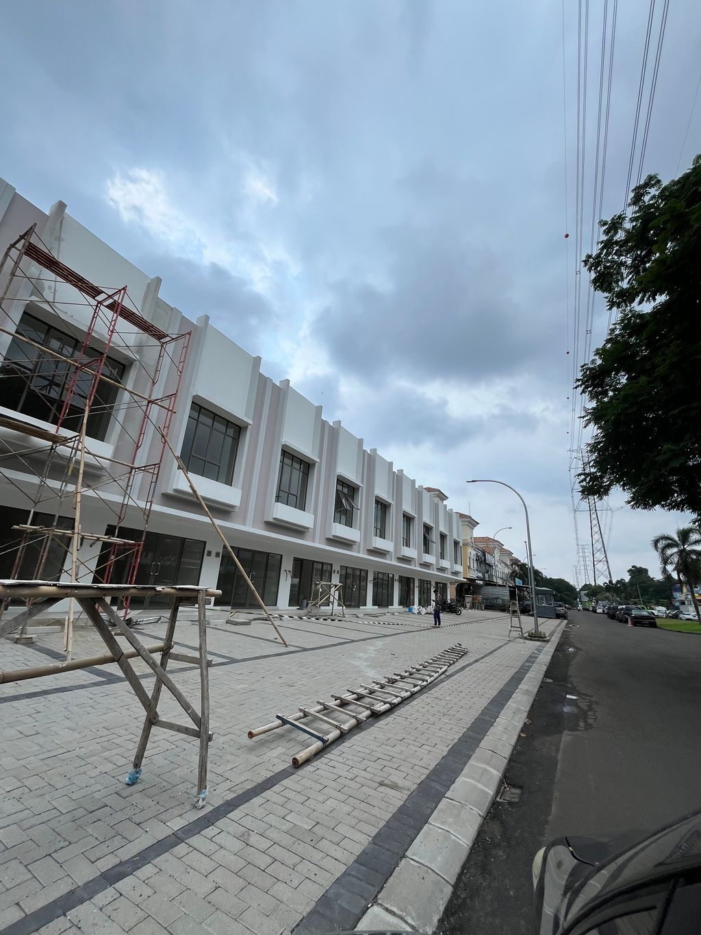 foto gerbang perumahan RUKO SANTA MONICA