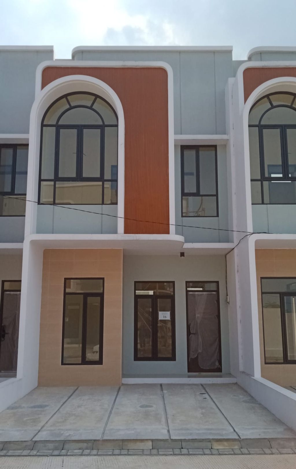 foto tampak rumah tipe 43 Compact 3 Kamar HC (502) perumahan G-Land Ciwastra Park 2
