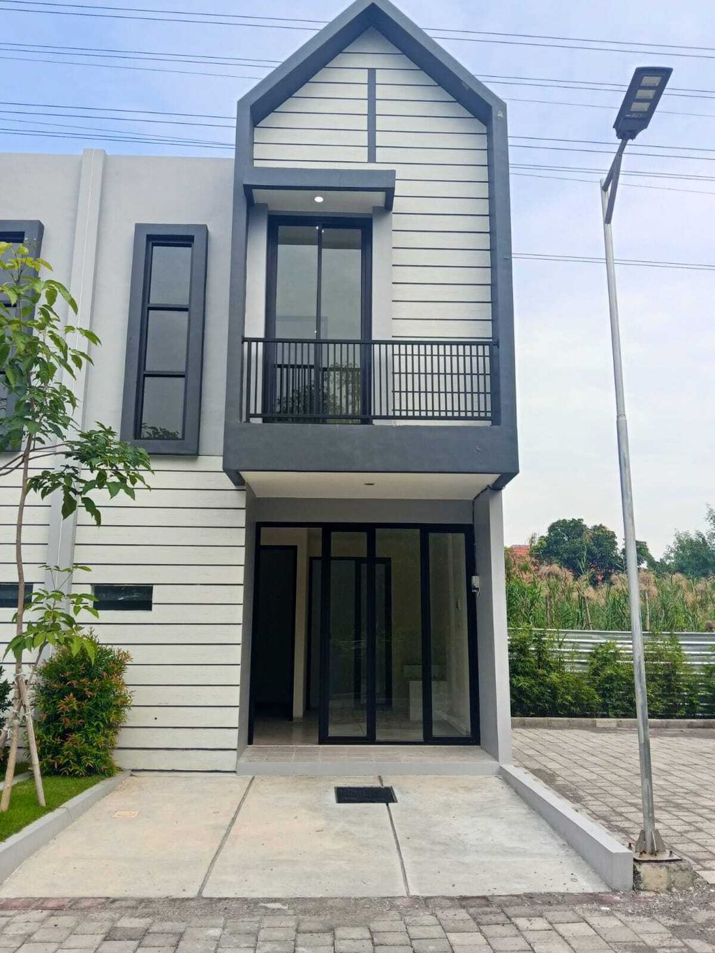 foto tampak rumah tipe 82/61 perumahan Anggrek Residence @Prapen