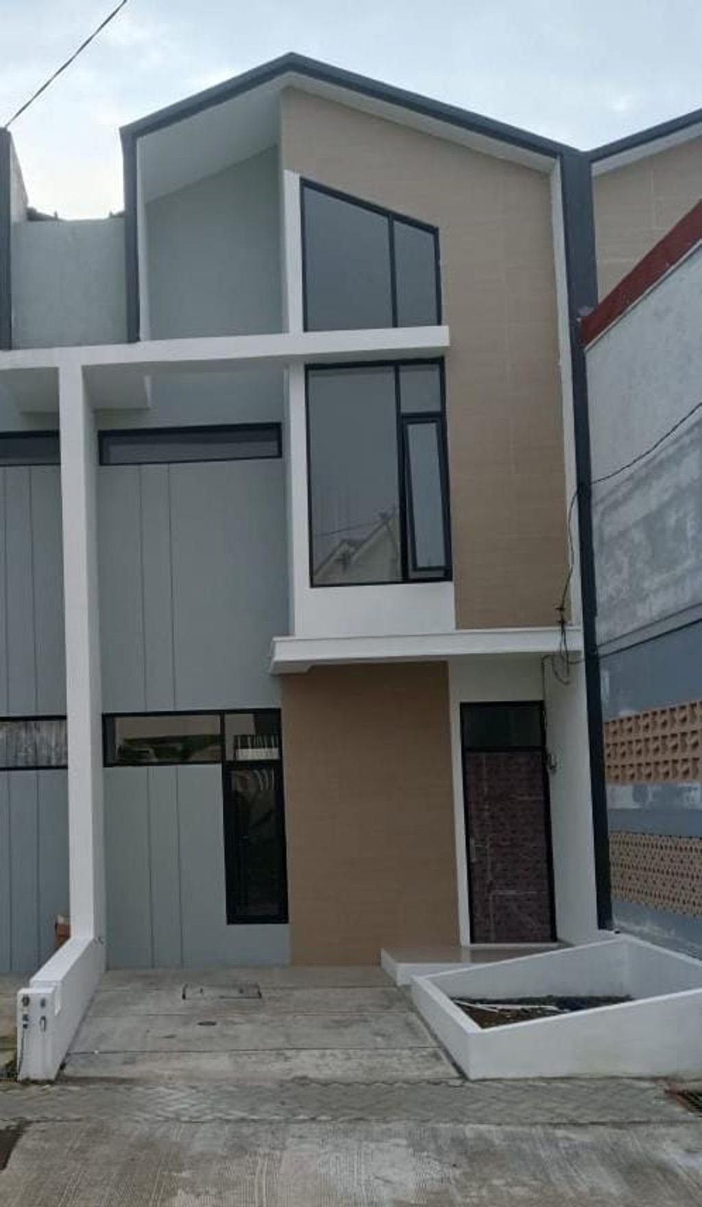 foto tampak rumah tipe 54 Compact (3 kamar) (481) perumahan G-Land Katapang Residence 1