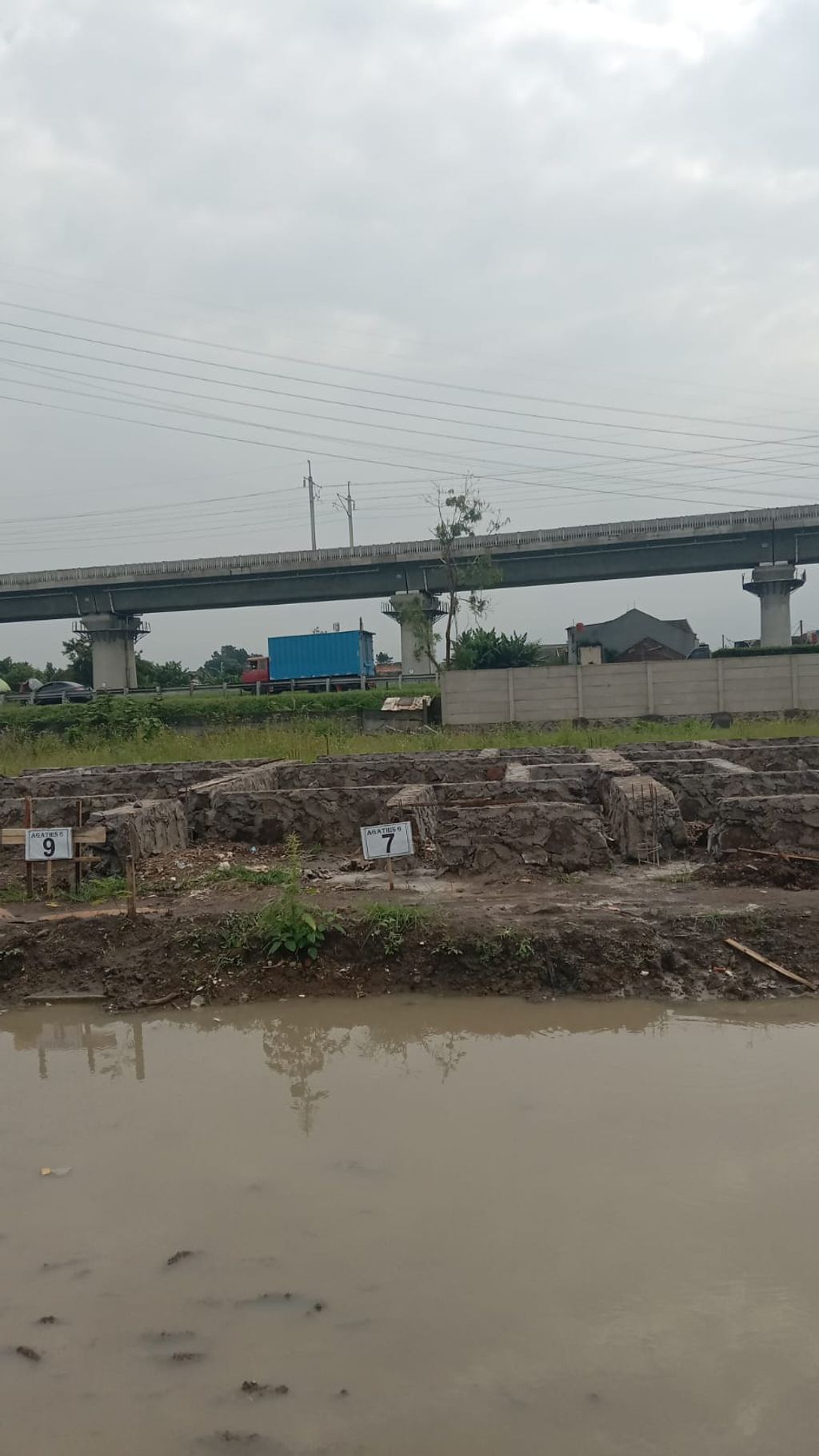 foto tampak rumah tipe 38 1 lantai (408) perumahan G-Land Ciwastra Park 2