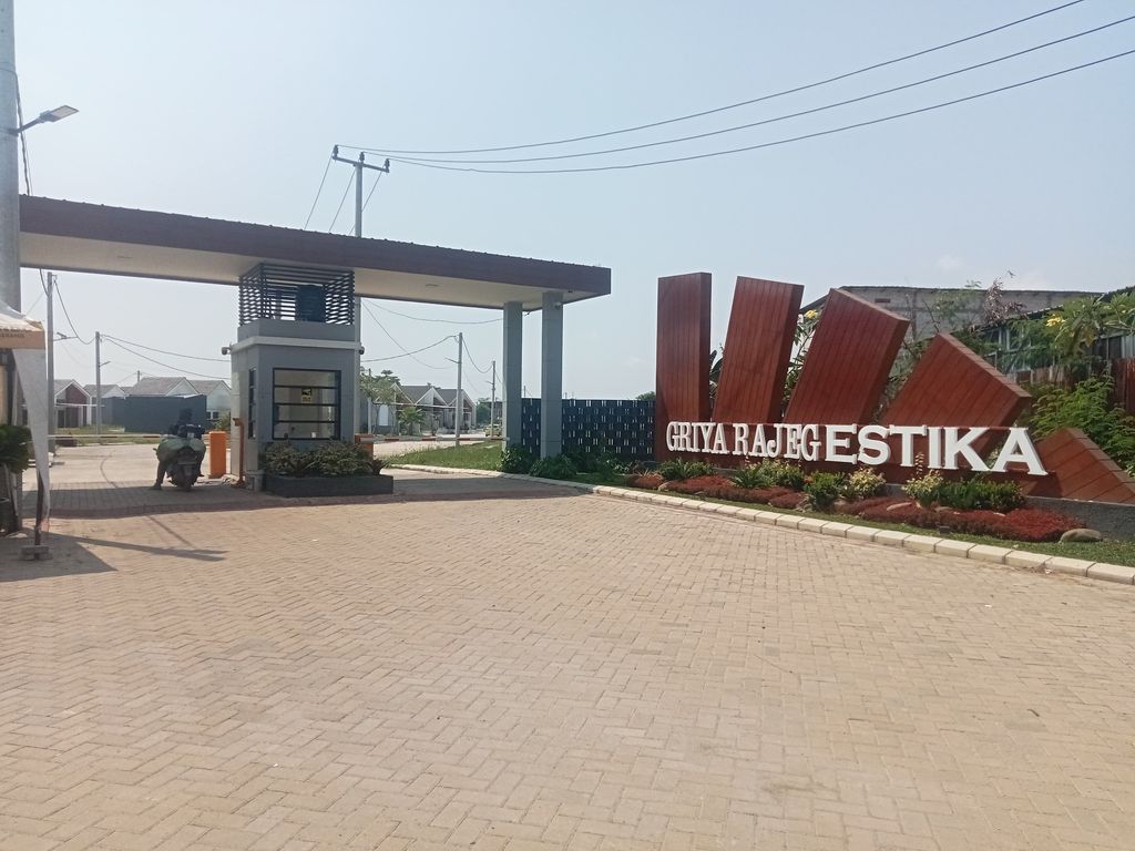 foto gerbang perumahan GRIYA RAJEG ESTIKA
