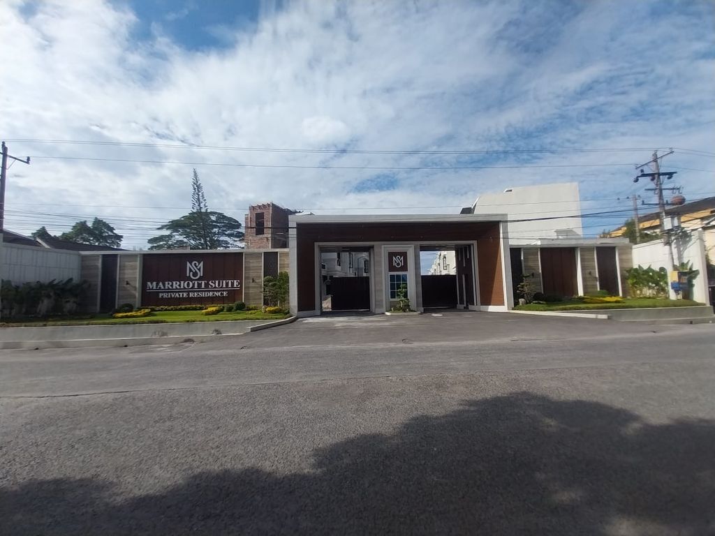 foto gerbang perumahan MARRIOTT SUITE PRIVATE RESIDENCE