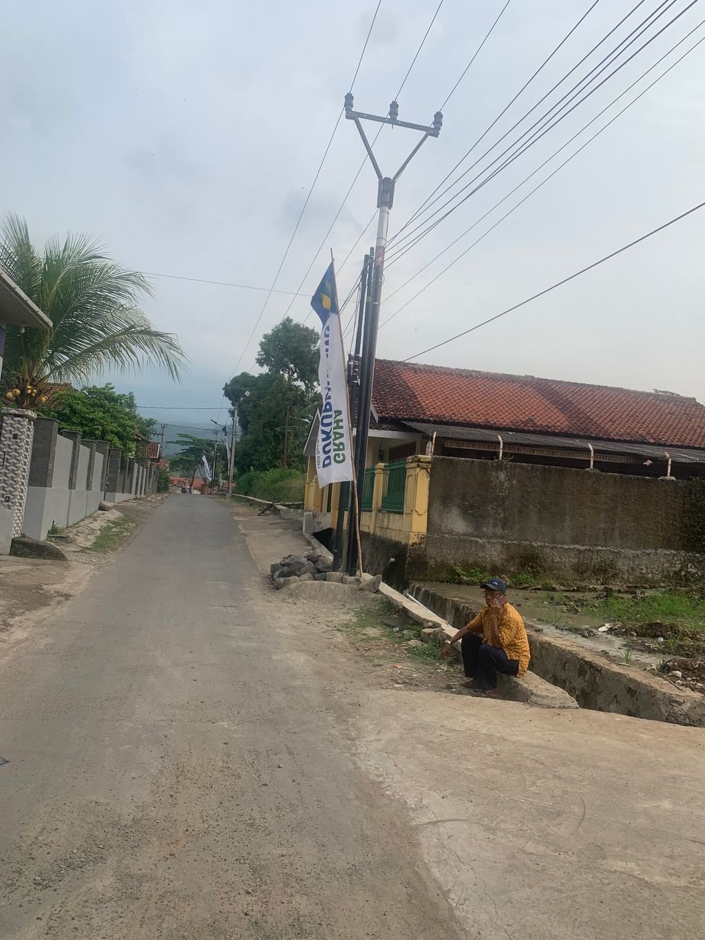 foto gerbang perumahan GRAHA DUKUPUNTANG