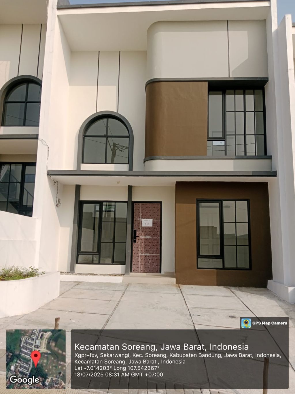 foto tampak rumah tipe 36 Mezanin Modern (400) perumahan Cluster Beverly