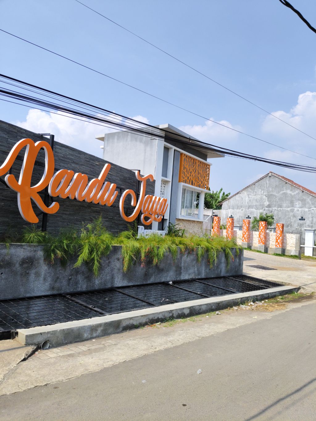 foto gerbang perumahan RANDU JAYA REGENCY