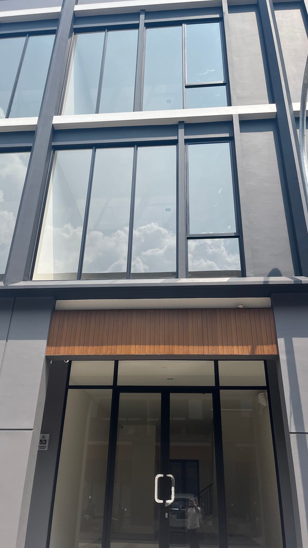 foto tampak rumah tipe HAMPTON 2/C/53 perumahan Ruko Hampton Avenue