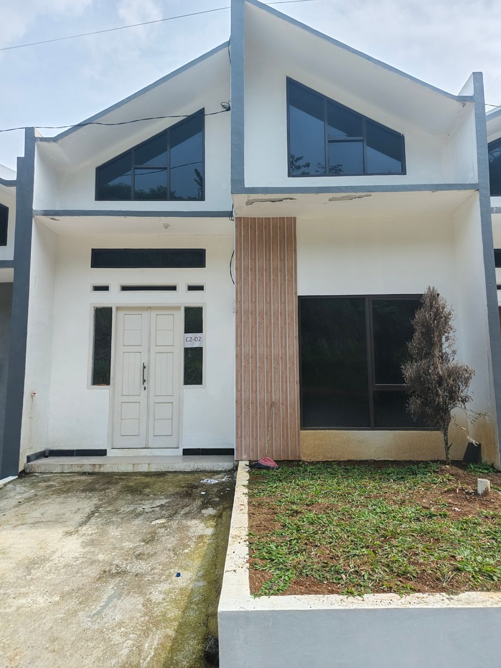 foto tampak rumah tipe DTP C2 - 02 perumahan Green Emerald Parung Kuda