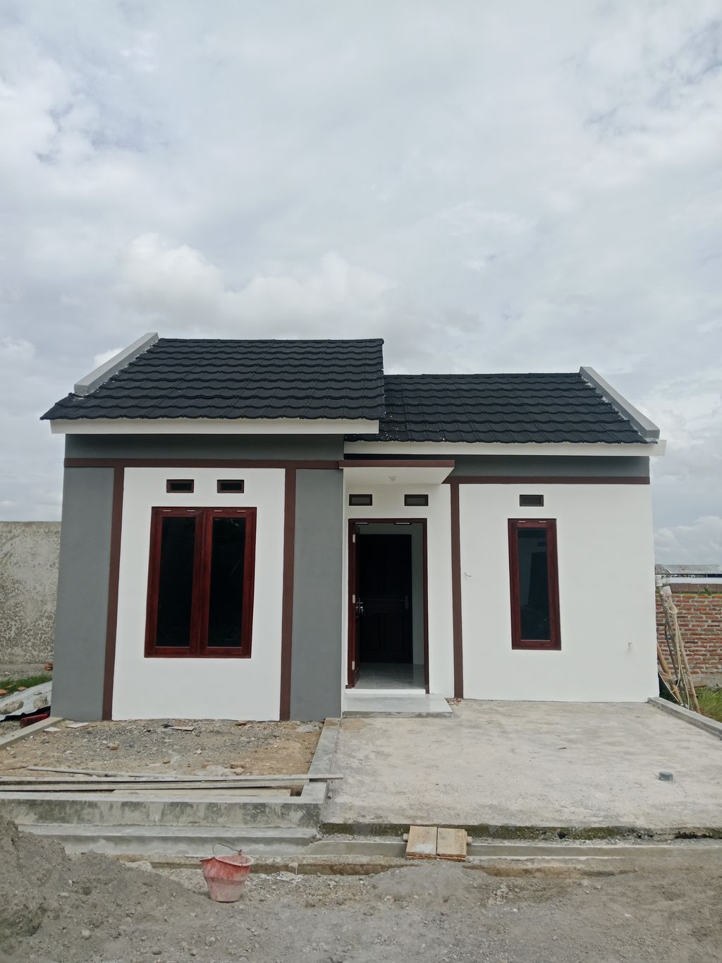 foto tampak rumah tipe 61/32 perumahan Mulya Residence Bolopleret
