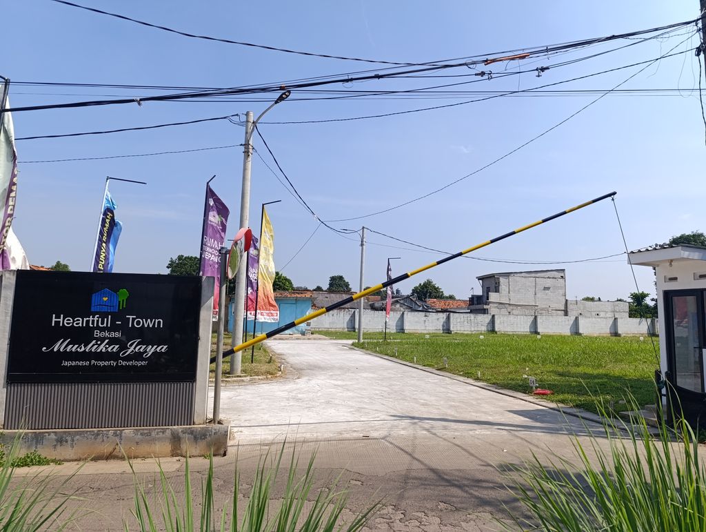 foto gerbang perumahan HEARTFUL TOWN BEKASI - MUSTIKA JAYA