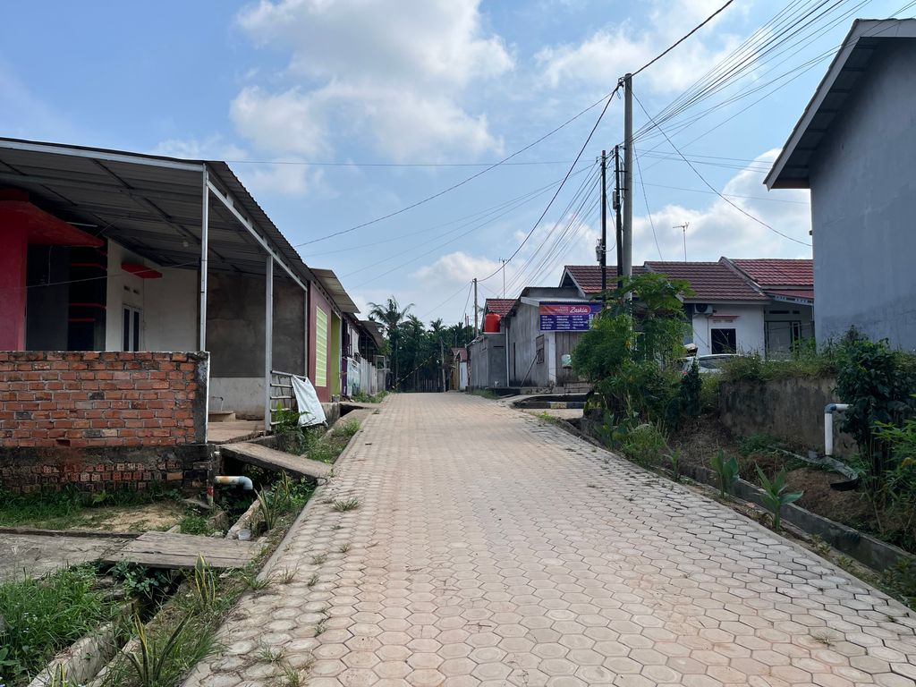 foto posisi tengah perumahan KARTIKA RESIDENCE ( PENGEMBANGAN )