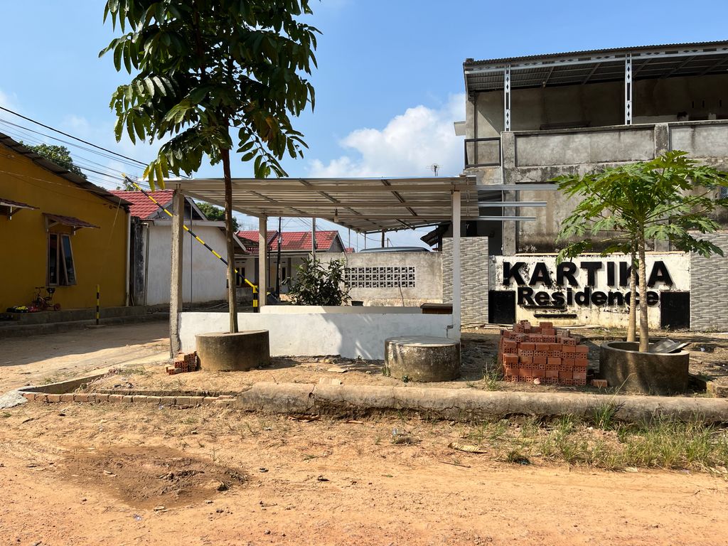 foto gerbang perumahan KARTIKA RESIDENCE ( PENGEMBANGAN )